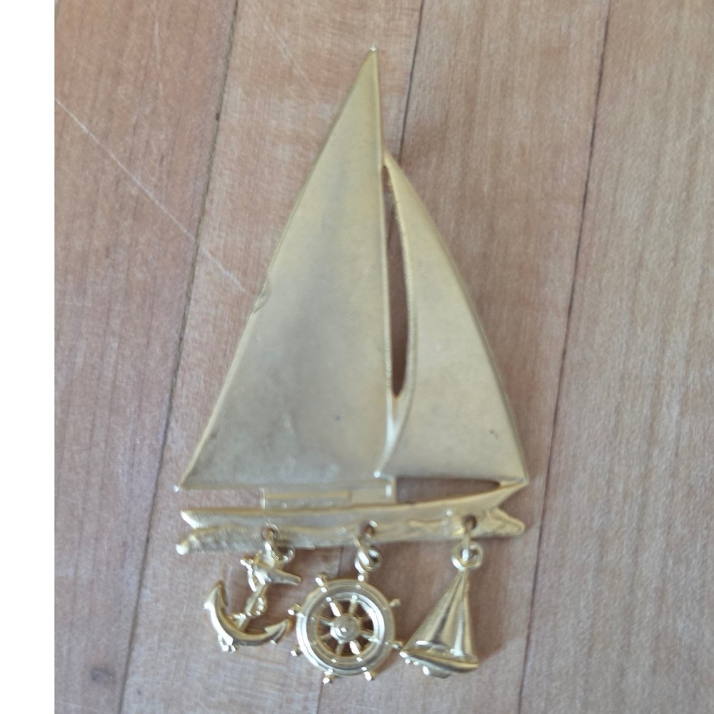 Coastal y2k VTG nautical Gold Tone Sailboat Pin Brooch Anchor Dangle Charms